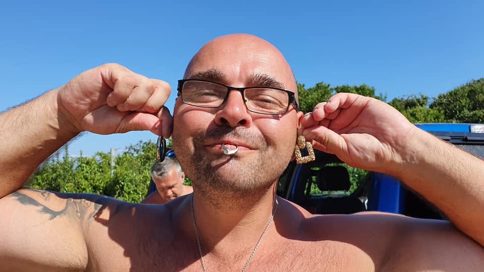 Léto, moře a detektor Minelab. Víš kolik euro a šperků ztratí lidi na pláži?
